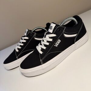 Vans Selden Men's Size 9 Black & White Low Canvas Skate Shoes Sneakers